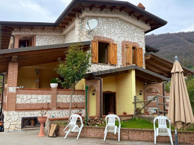 Villetta bifamiliare in vendita di 120 m² in Viale Marcantonio Colonna, 13
