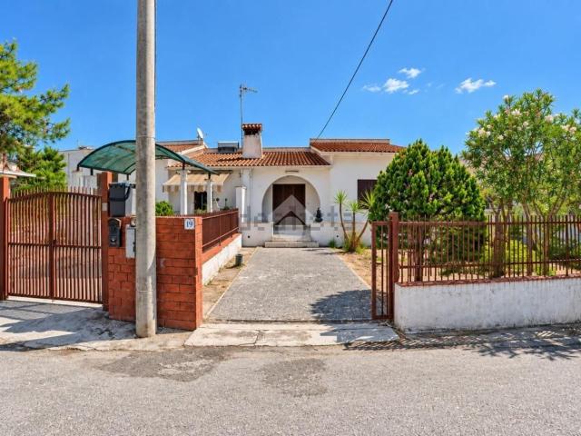 Villetta bifamiliare in vendita di 120 m² in Viale delle Rondinelle, 12
