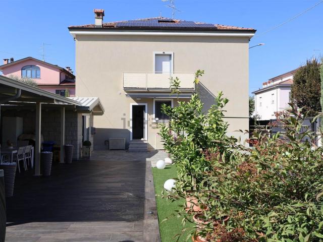 Villetta bifamiliare in vendita di 120 m²