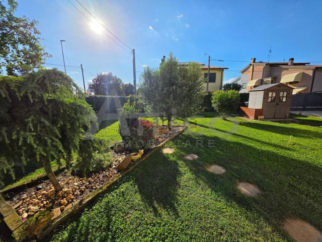 Villetta bifamiliare in vendita di 121 m² in Via 4 Novembre