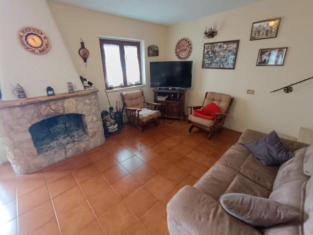 Villetta bifamiliare in vendita di 121 m² in Via del Fontanile, 24