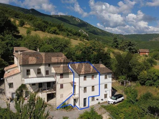 Villetta bifamiliare in vendita di 122 m² in Frazione San Giovanni, 36