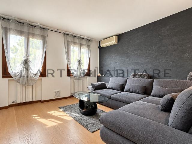 Villetta bifamiliare in vendita di 122 m² in Via Giovanna D&apos Arco, 31
