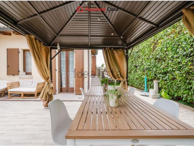 Case e ville in vendita di 122 m²