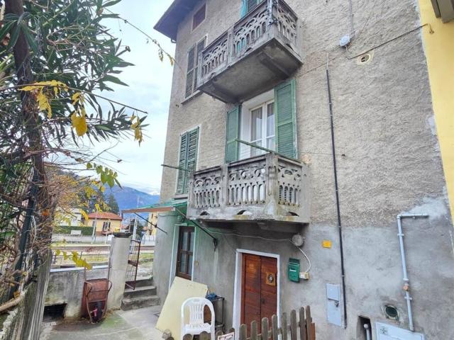 Villetta bifamiliare in vendita di 128 m² in Via Alessandro Manzoni, 5