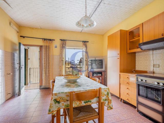 Villetta bifamiliare in vendita di 127 m² in Via Giulianello, 110