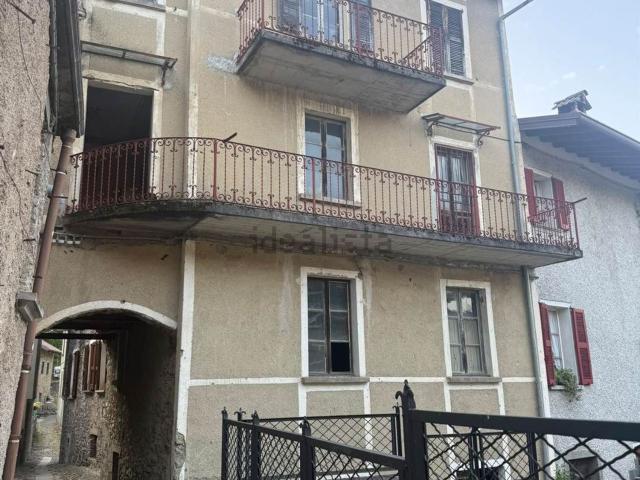 Villetta bifamiliare in vendita di 127 m² in Via per Esino, 71