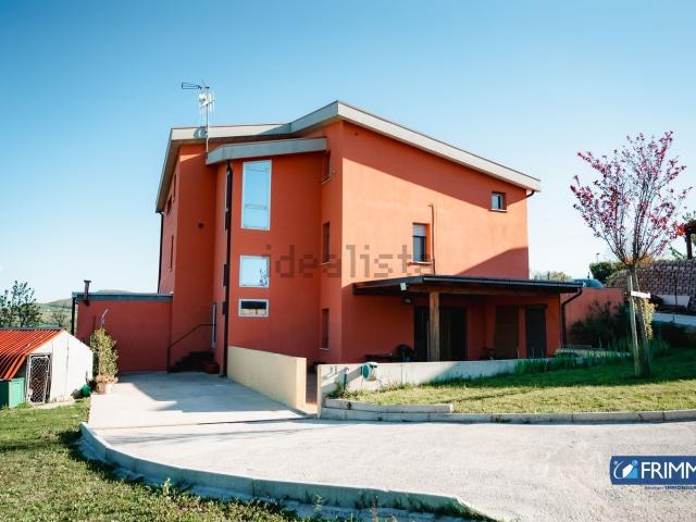 Villetta bifamiliare in vendita di 124 m² in Contrada Tappino