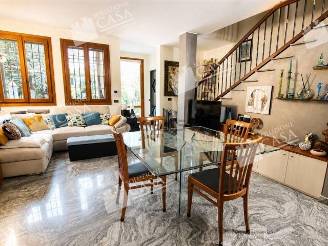 Villetta bifamiliare in vendita di 124 m² in Via della Torretta, 4