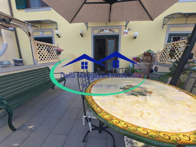 Villetta bifamiliare in vendita di 124 m² in Via Enzo Poli