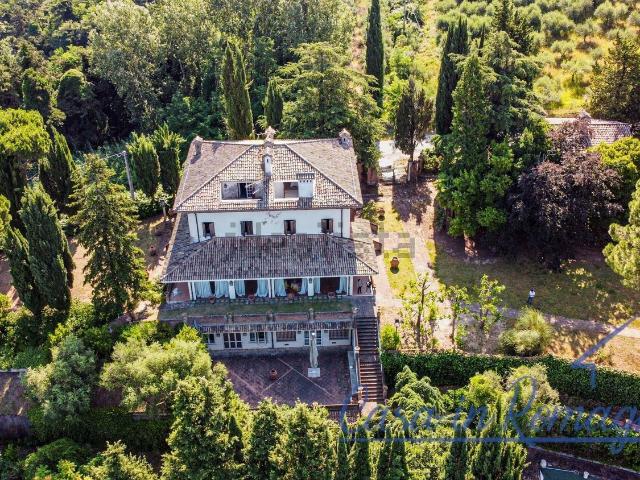 Villetta bifamiliare in vendita di 1257 m² in Via Garampa