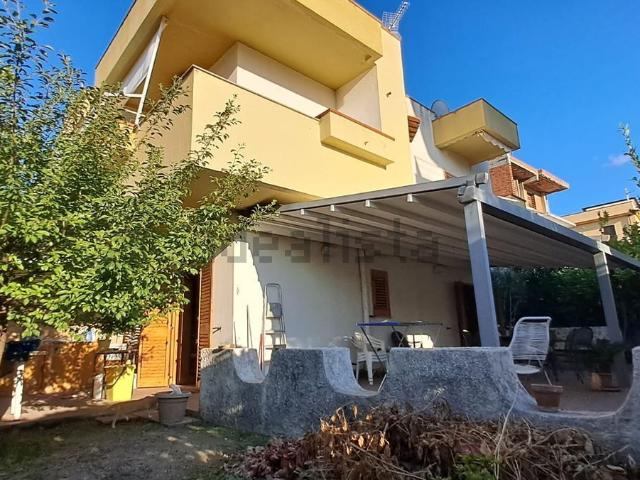 Villetta bifamiliare in vendita di 125 m² in Corso Francesco Saija