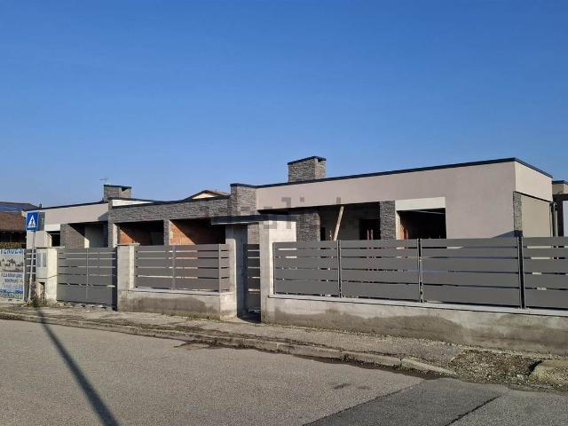 Villetta bifamiliare in vendita di 125 m² in Strada della Regina