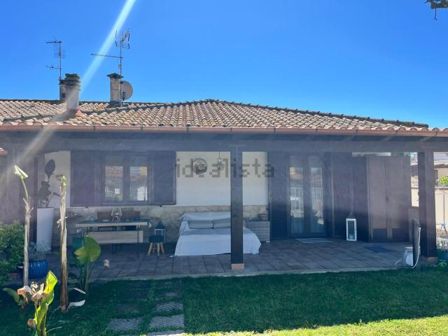 Villetta bifamiliare in vendita di 125 m² in Strada Macchia Grande, 31
