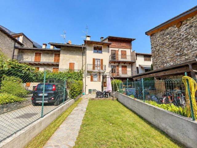Villetta bifamiliare in vendita di 125 m² in Via Angelo Pergola, 22