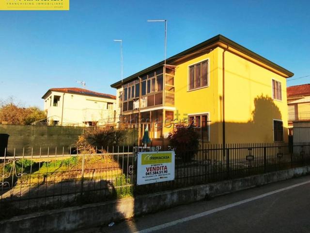 Villetta bifamiliare in vendita di 125 m² in Via Carlo Pisacane