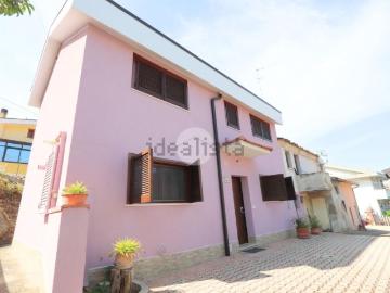 Villetta bifamiliare in vendita di 125 m² in Via Colle Innamorati, 383