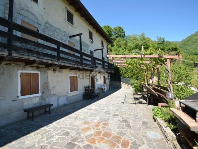 Villetta bifamiliare in vendita di 125 m² in Via Collepedrino, 8