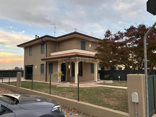 Villetta bifamiliare in vendita di 125 m² in Via E. de Nicola, 13