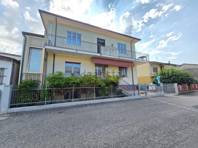Villetta bifamiliare in vendita di 125 m² in Via Fratelli Bandiera