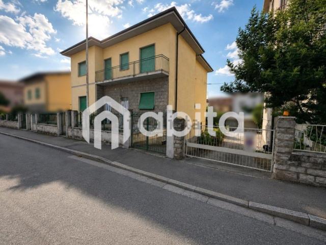 Villetta bifamiliare in vendita di 125 m² in Via Genova