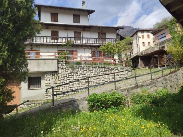 Villetta bifamiliare in vendita di 125 m² in Via servo, 132