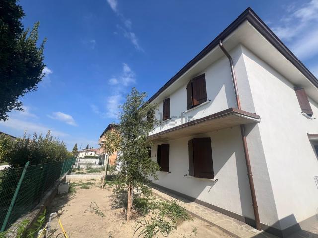 Villetta bifamiliare in vendita di 126 m² in Circonvallazione Ovest