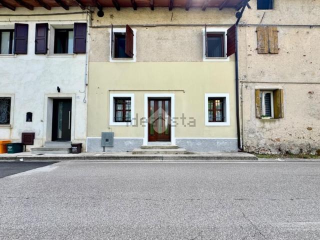 Villetta bifamiliare in vendita di 126 m² in Via Torricelle, 42
