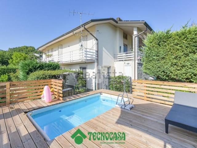 Villetta bifamiliare in vendita di 126 m² in Via Casa Sommo, 79