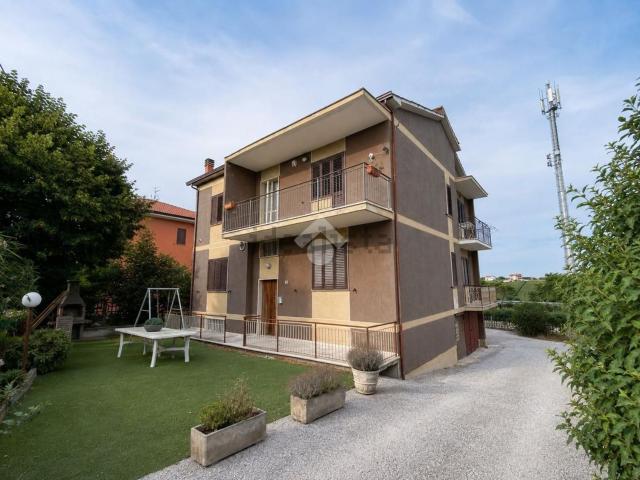 Villetta bifamiliare in vendita di 250 m² in Via Case di Trento, 10