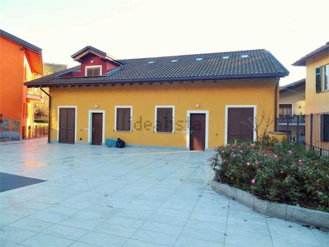 Villetta bifamiliare in vendita di 128 m² in Via Torino, 61