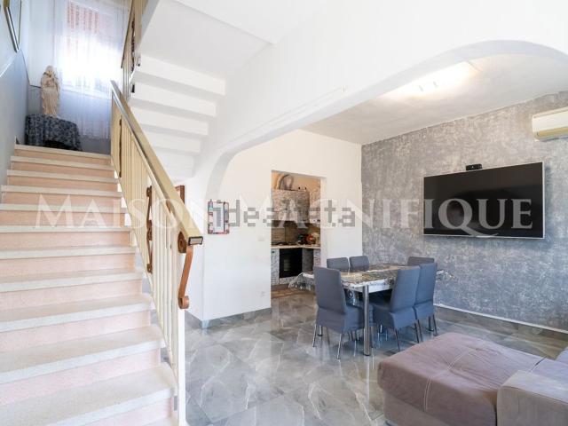 Villetta bifamiliare in vendita di 128 m² in Via Tre Dicembre