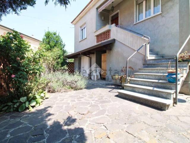 Villetta bifamiliare in vendita di 128 m² in Via G. Marconi, 15