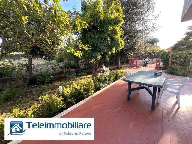 Villetta bifamiliare in vendita di 128 m² in Viale Baia Verde, 38