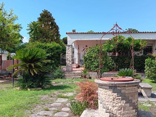 Villetta bifamiliare in vendita di 128 m² in Viale dei Porti, 1