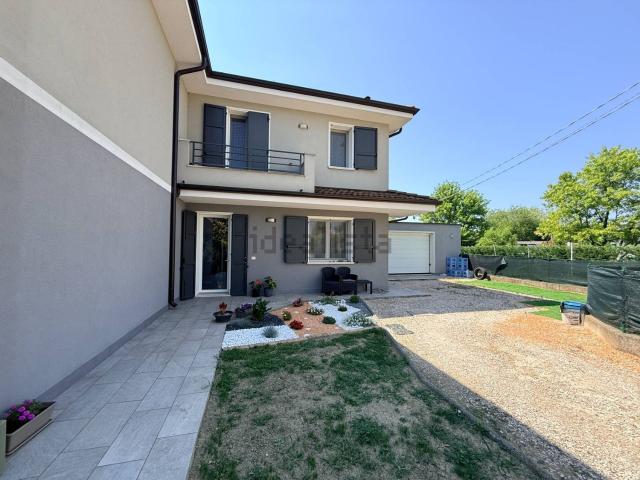 Villetta bifamiliare in vendita di 128 m²