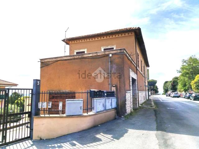 Villetta bifamiliare in vendita di 129 m² in Via Appia Nuova, 3