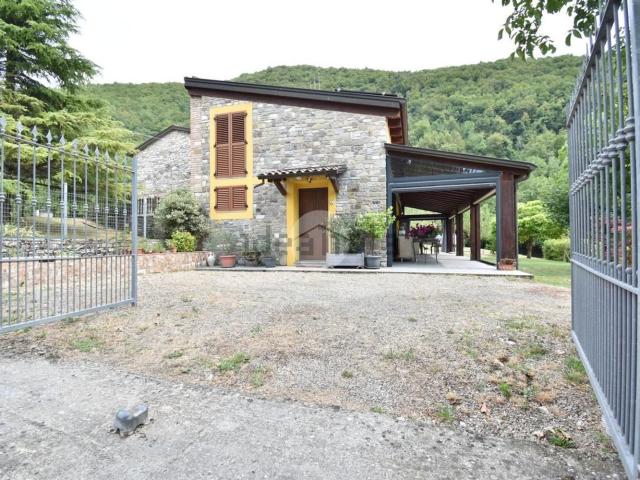 Villetta bifamiliare in vendita di 129 m² in Via Ramiano, 14