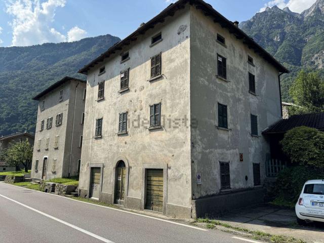 Villetta bifamiliare in vendita di 133 m² in Via Rezia