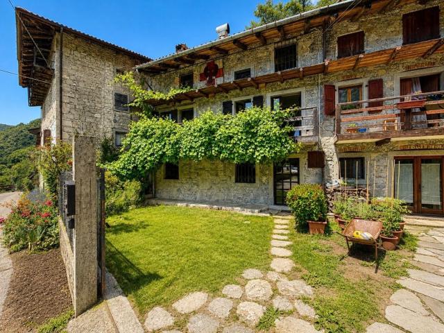 Villetta bifamiliare in vendita di 130 m² in Borgo stremiz
