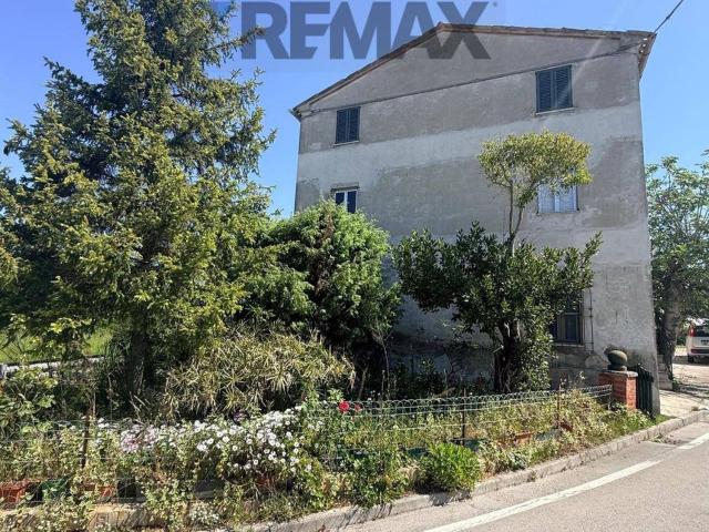 Villetta bifamiliare in vendita di 130 m² in Contrada Coste, 18