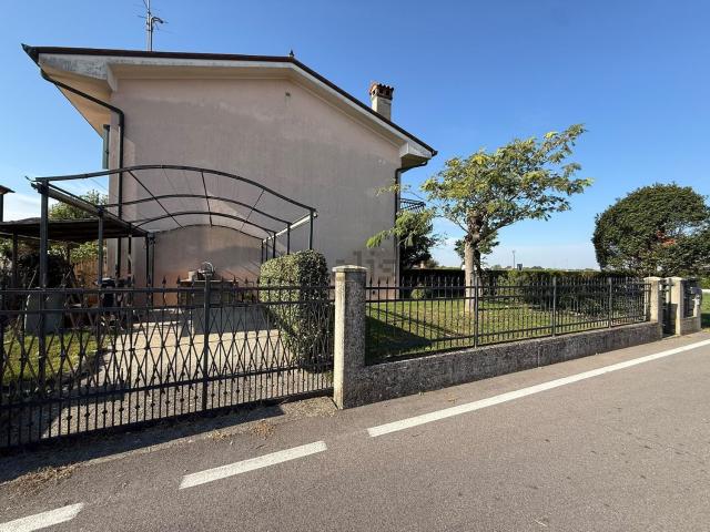 Villetta bifamiliare in vendita di 130 m² in Corso della Vittoria, 2