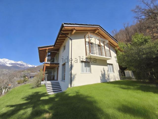 Villetta bifamiliare in vendita di 130 m² in Frazione Closellinaz, 64