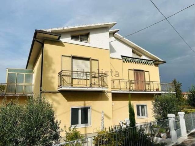 Villetta bifamiliare in vendita di 130 m² in Strada Comunale Vallone, 106