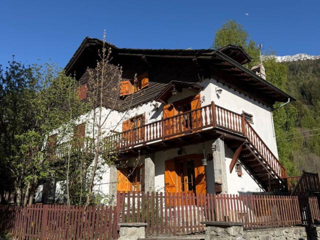Villetta bifamiliare in vendita di 130 m² in Strada del Villair