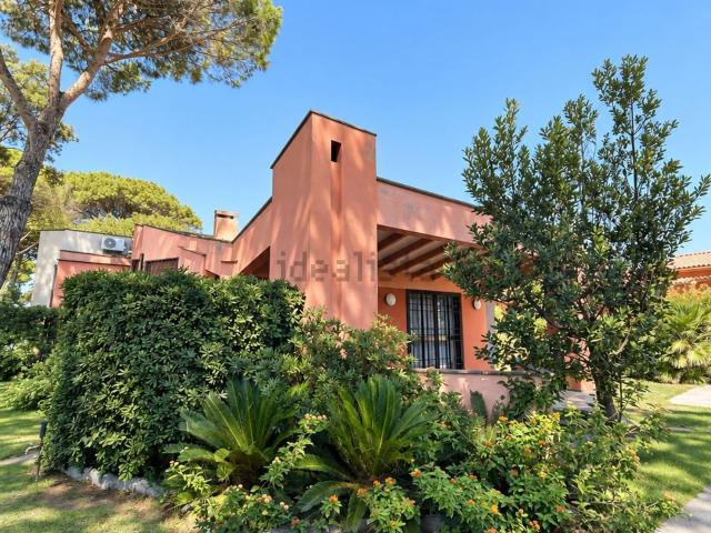 Villetta bifamiliare in vendita di 130 m² in Via Terracina, 100