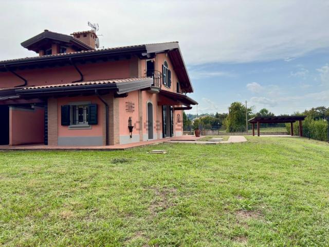 Villetta bifamiliare in vendita di 130 m² in Via Vacchereccia