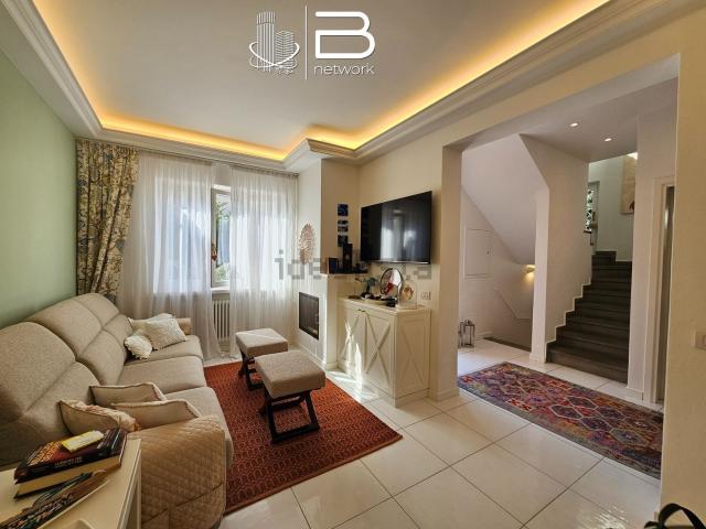 Villetta bifamiliare in vendita di 130 m² in Via Vincenzo Bellini