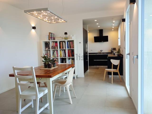 Villetta bifamiliare in vendita di 130 m² in Via Vito Fontana