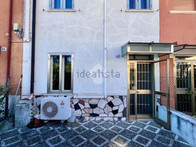 Villetta bifamiliare in vendita di 130 m² in Via Antonio Salieri, 312